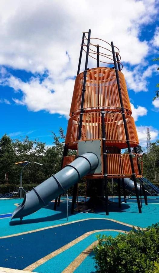 Del'S Guesthouse @ Southville Same Level With Pool Fits 8 Бангі Екстер'єр фото